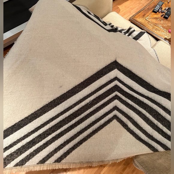 Thick Scarf/Decorative Throw from Zara - Picture 3 of 6